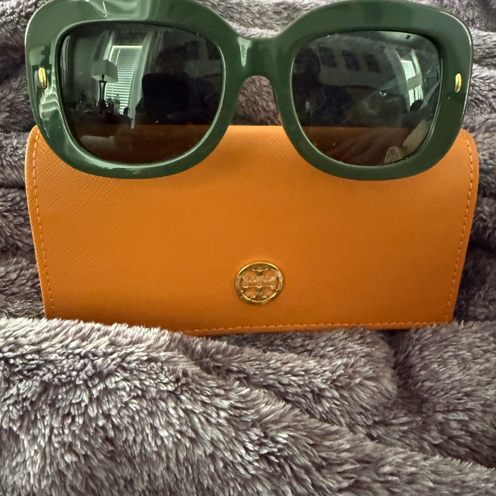 Stylish Green Tory Burch Sunglasses